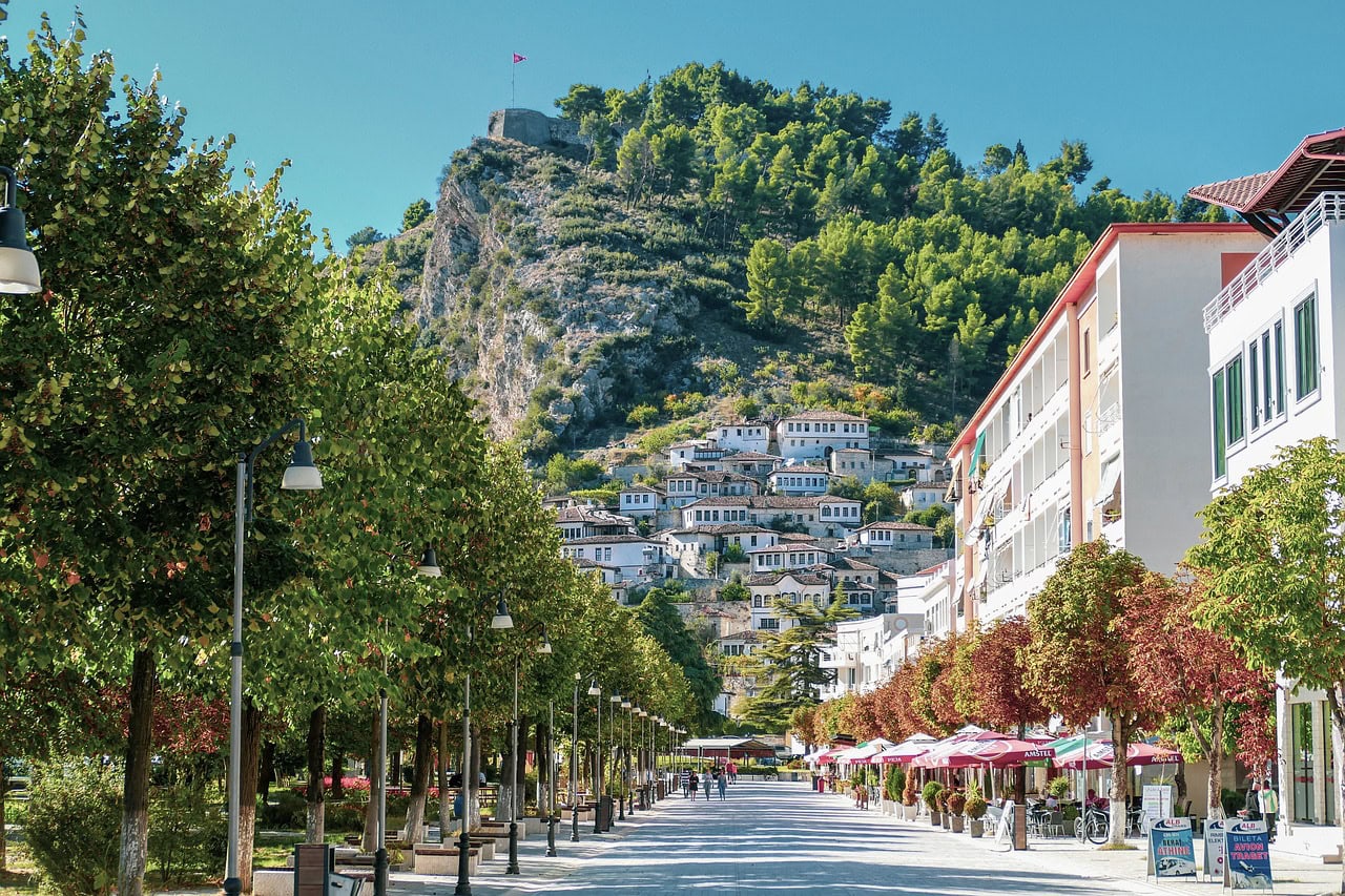 Albanien